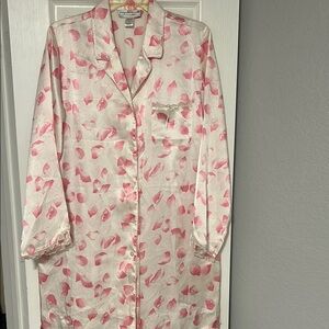 Morgan Taylor Pink and Cream Floral Nightshirt
